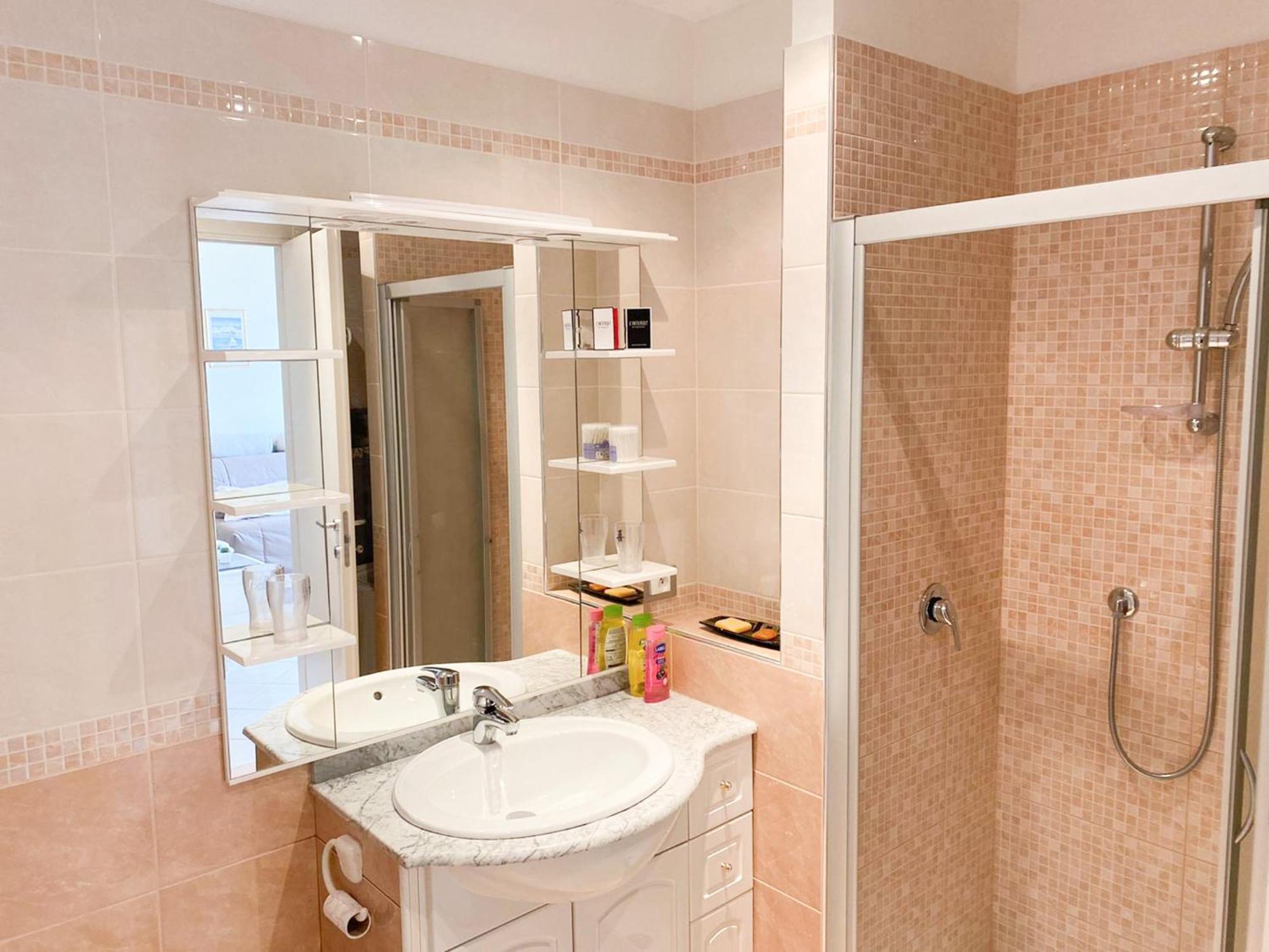 Le Montfleuri- Centre-Ville - Parking Prive - Vue Mer 멍똥 외부 사진